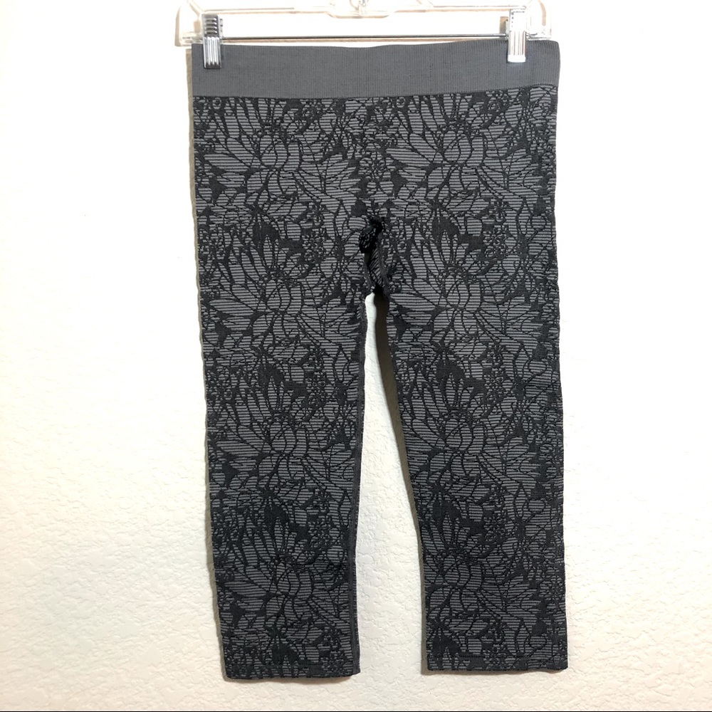 Fabletics Sebastian Seamless Crops Gray Black - image 2